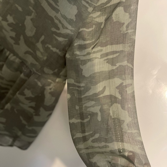 NWT Maurice's Green Camouflage Long Sleeve Peplum Henley Blouse Size Small - Picture 10 of 14